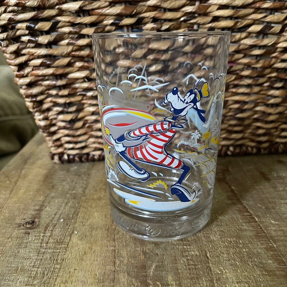 One Mc Donald's Disney Remember the Magic 25th Anniversary Goofy Glass / Tumbler - Picture 2 of 8